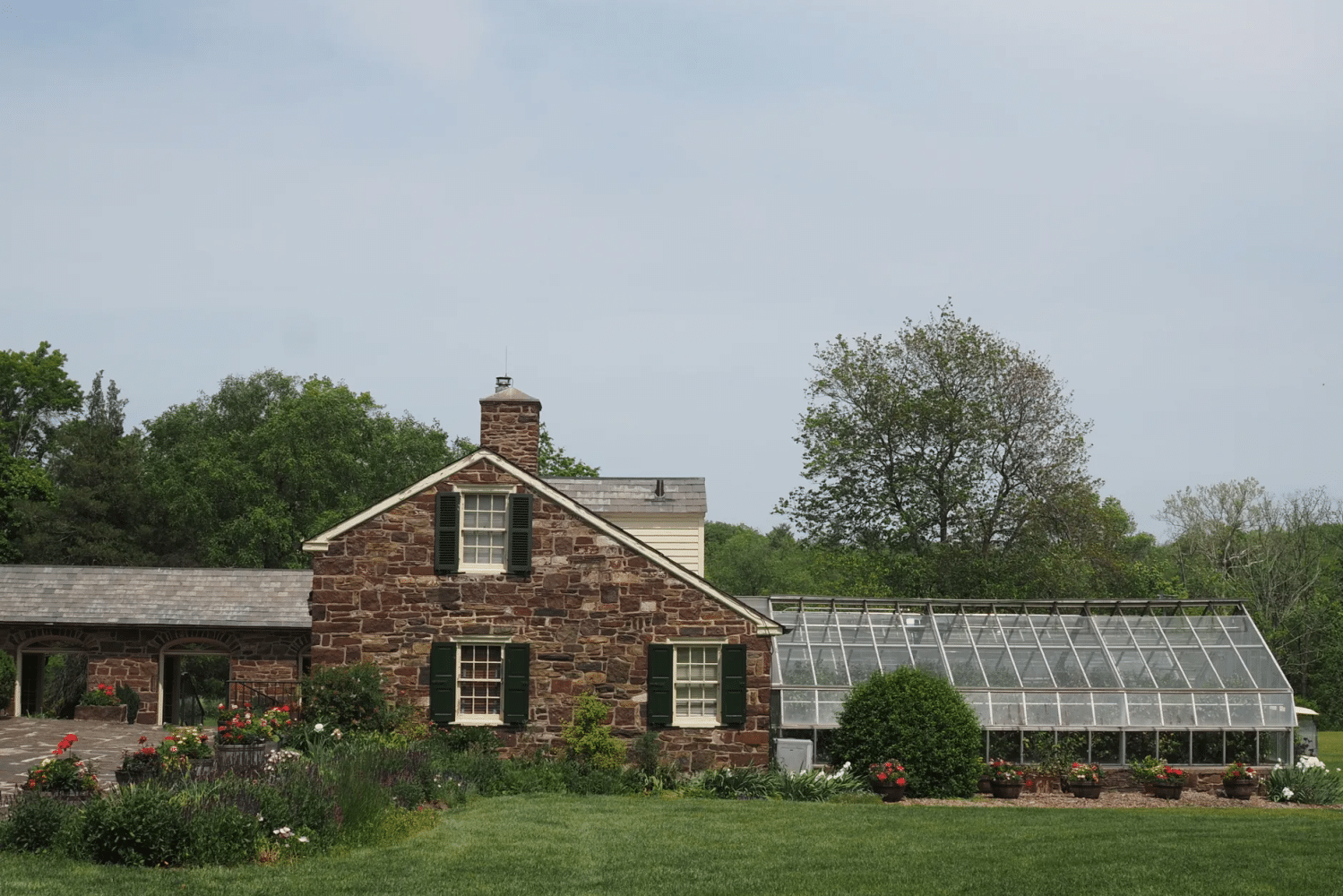 Glass-Enclosed Central Breezeway Connection